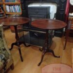 bijna paar antieke mahoniehouten tilt top tafels 1