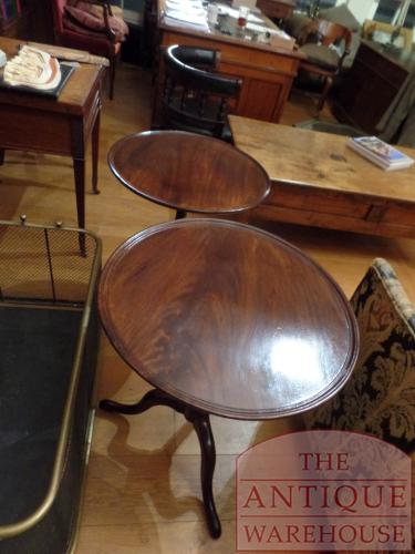 bijna paar antieke mahoniehouten tilt top tafels 2