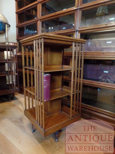 Eiken antieke boekenmolen 3