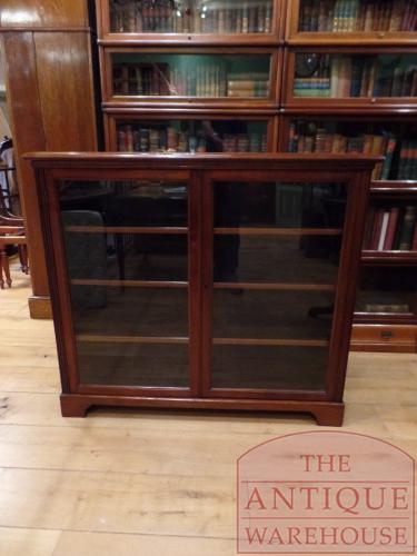 VERKOCHT SOLD mahoniehouten lage boekenkast