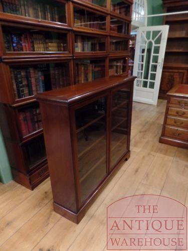 Mahoniehouten lage boekenkast 2