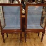 paar antieke mahonie vitrine’s 2