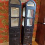 paar antieke vitrine’s 1