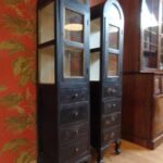 paar antieke vitrine’s 3