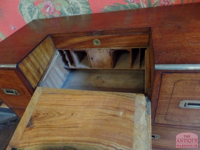 Antieke military ladekast met secretaire in kamferhout 3