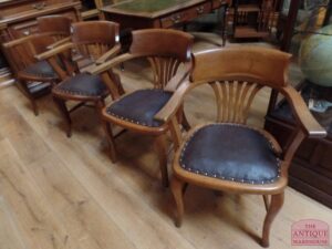 VERKOCHT SOLD    vier identieke eiken bureau stoelen, 1 VERKOCHT