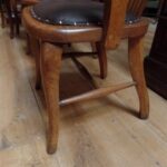 Vier identieke eiken bureaustoelen 2