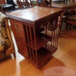 Zeldzame antieke mahoniehouten boekenmolen met laden 1