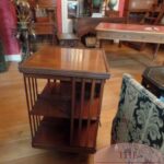 Zeldzame antieke mahoniehouten boekenmolen met laden 2