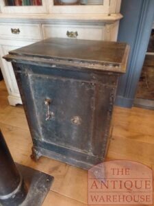 VERKOCHT SOLDantieke Franse kluis, circa 1870 werkend met pompslot