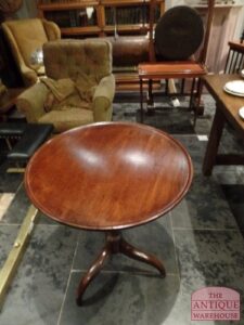 VERKOCHT SOLDVictorian antique tilt top table,