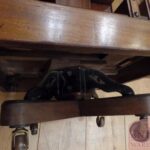 Zeer stevige antieke mahoniehouten boekenmolen met gietijzeren onderstel 3