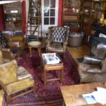 vier antieke oorfauteuils 1