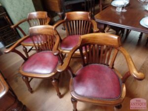 vier maal zeer goed zittende bureaustoel,drie over  nog