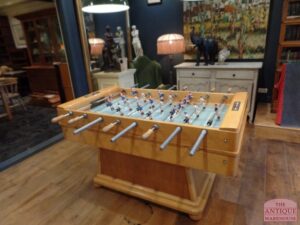 vintage Spaans, Catalaans, Barcelona, voetbalspel, professional retro vintage Barcelona, foosball table